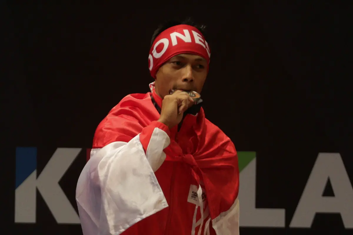 Lifter Surahmat Wijoyo, meraih medali perak di SEA Games 2017  