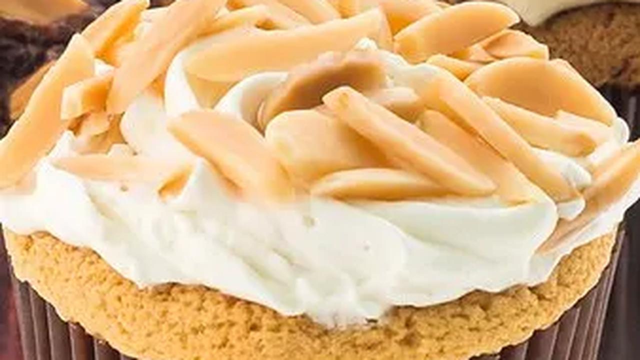 Cupcake merupakan versi mini dari kue, sementara muffin dicampur menggunakan "metode muffin," yang melibatkan pencampuran bahan basah dan kering dalam mangkuk terpisah.