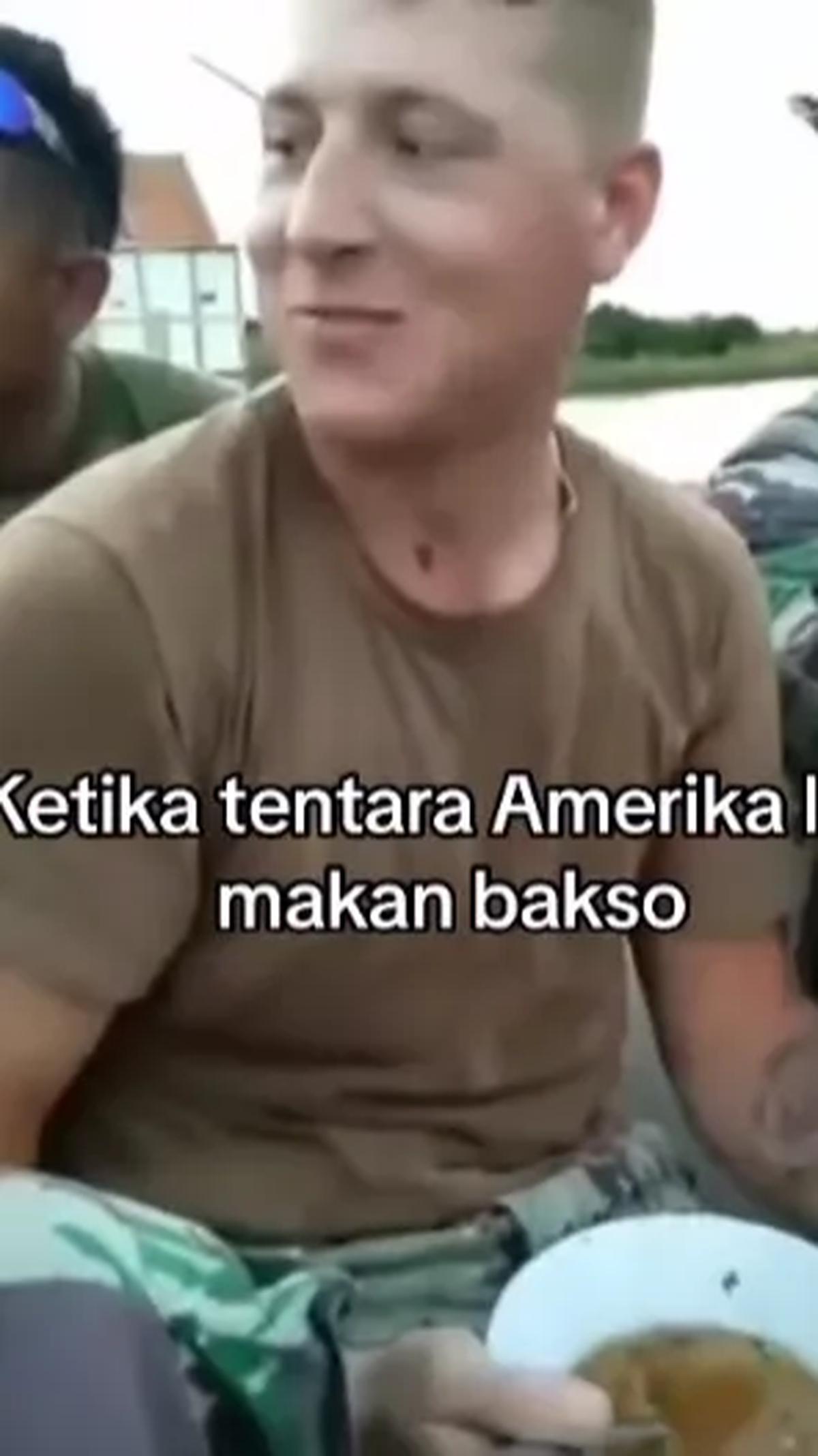 Momen unik itu pun diabadikan oleh salah satu prajurit dan diunggah pada akun Instagram @para.abi.negara.news beberapa waktu lalu.