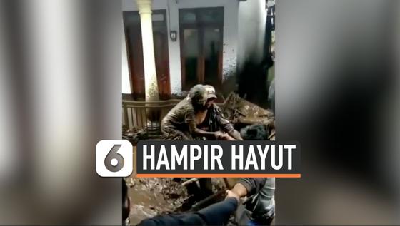 VIDEO: Detik-Detik Penyelamatan Nenek Hampir Hanyut Terbawa Banjir