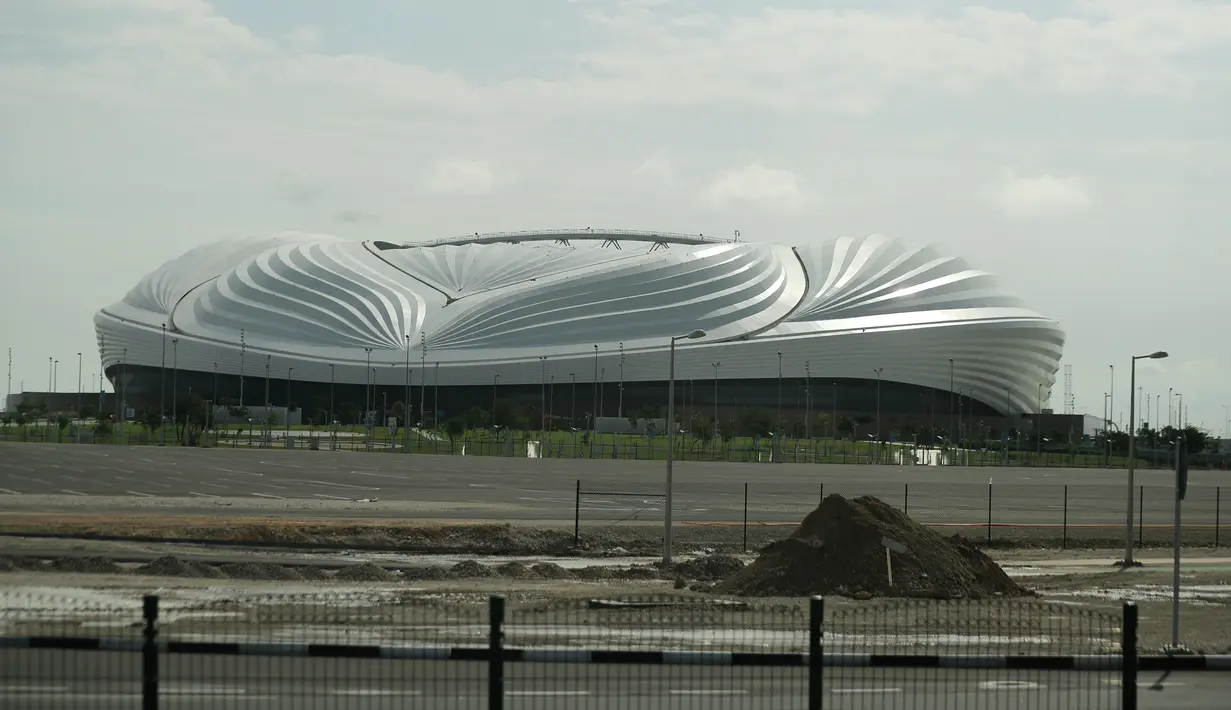 Pemandangan Stadion Al Janoub di Doha, Qatar, Senin (16/12/2019). Stadion Al Janoub merupakan satu dari delapan stadion yang digunakan pada Piala Dunia 2022. (AP Photo/Hassan Ammar)