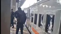 Viral Penumpang Kereta Walahar Turun Sebelum Berhenti di Cikarang, KAI Buka Suara