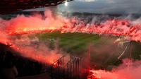 Ultras merupakan kelompok suporter garis keras dari sebuah klub yang punya idealisme sendiri dibanding penonton sepak bola pada umumnya.