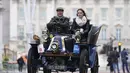 Peserta London to Brighton Veteran Car Run berkendara di sepanjang The Mall, London, Minggu (7/11/2021). Acara ini diselenggarakan atas nama Royal Automobile Club, yang menekankan bahwa acara tersebut bukan perlombaan. (Kirsty O'Connor/PA via AP)