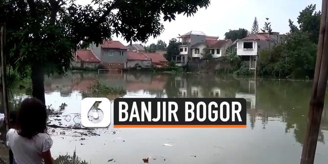 VIDEO: Banjir Belum Surut, Ibu Rumah Tangga Menangis