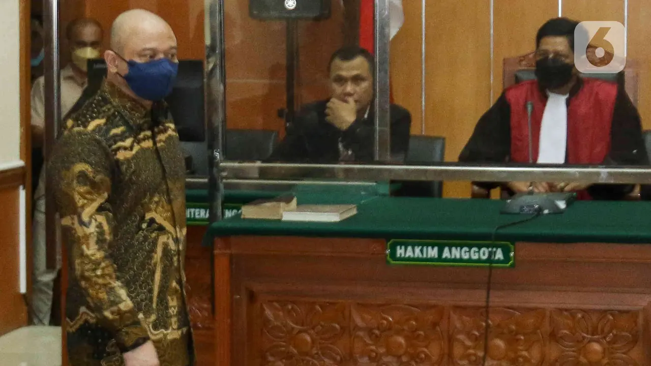 Sidang Perdana Teddy Minahasa Putra