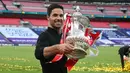 Mikel Arteta. Pelatih asal Spanyol ini ditunjuk Arsenal menggantikan posisi Unai Emery yang dipecat pada pertengahan musim 2019/2020, 19 Desember 2019. Arteta sukses mempersembahkan trofi FA Cup untuk Arsenal usai menang 2-1 atas Chelsea di partai final, 1 Agustus 2020. (AFP/Catherine Ivill/Pool)