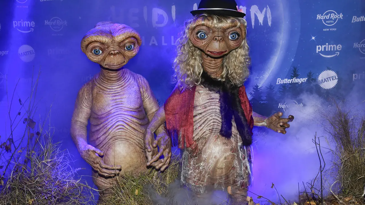 Kostum Halloween Tom Kaulitz dan Heidi Klum. (Evan Agostini/Invision/AP)