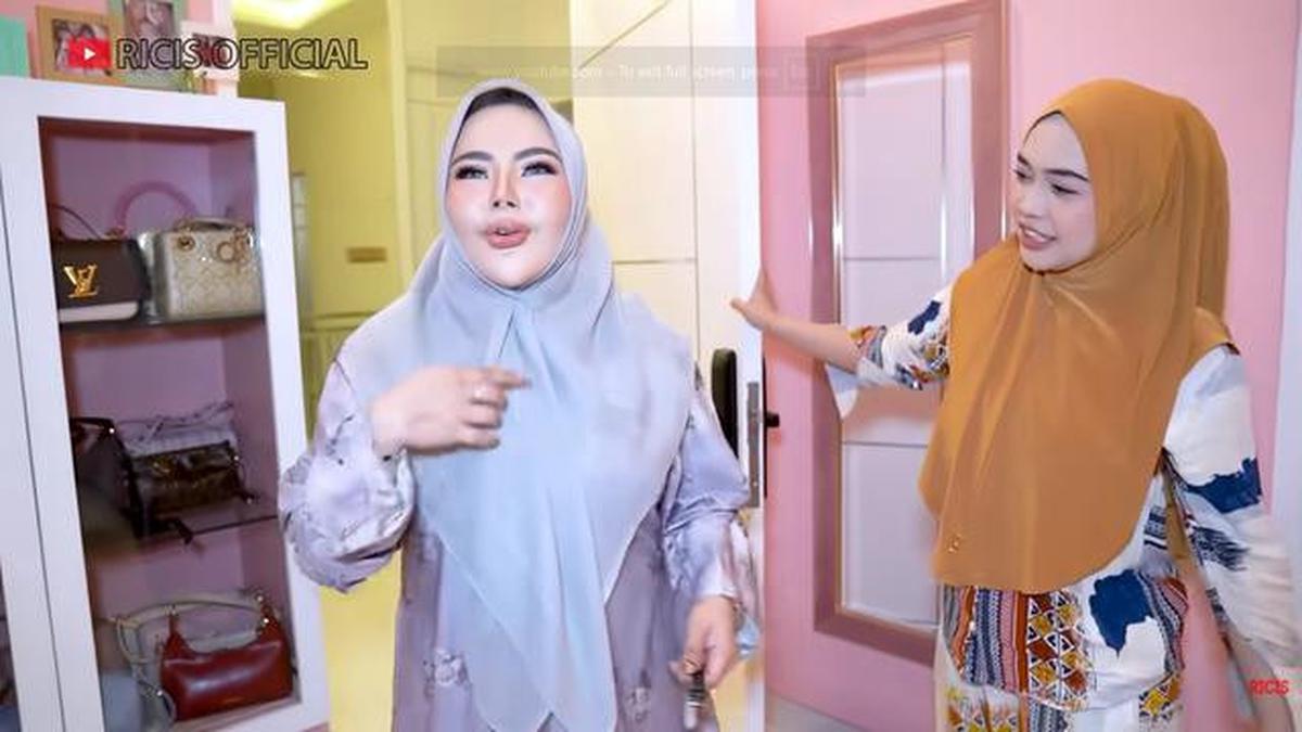 8 Potret Kamar Ria Ricis Serba Pink, Elegan Terorganisir hingga Walk-in Closet Curi Perhatian