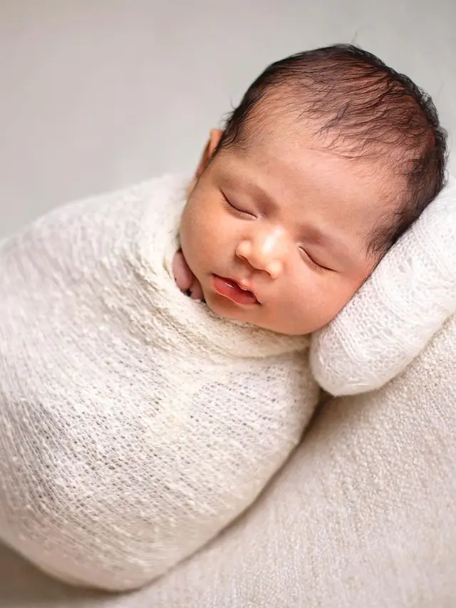 [Fimela] Anak Jessica Iskandar dan Vincent Verhaag