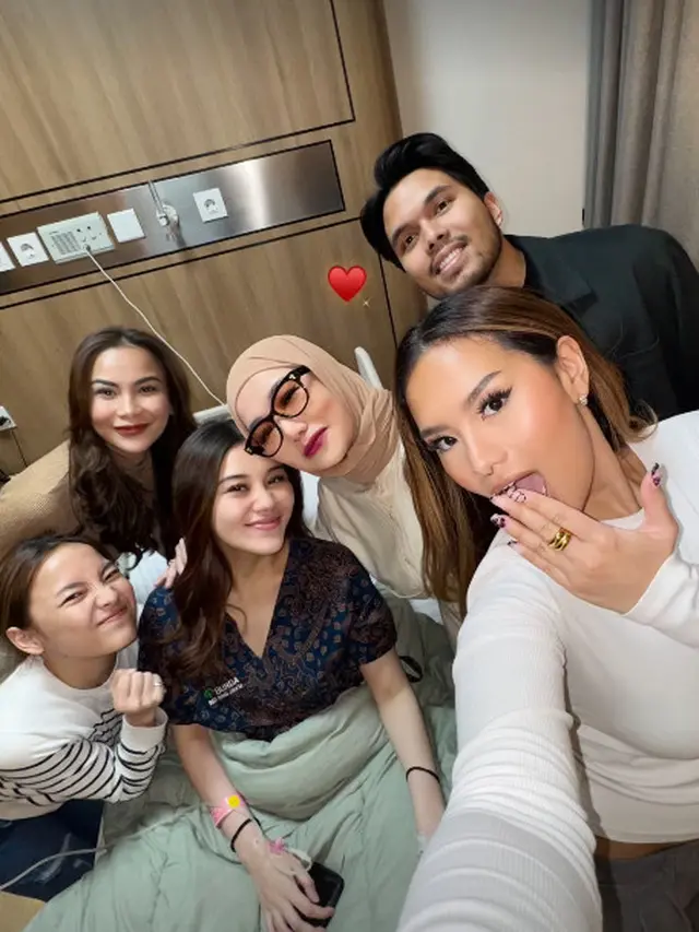 Aaliyah Massaid Melahirkan