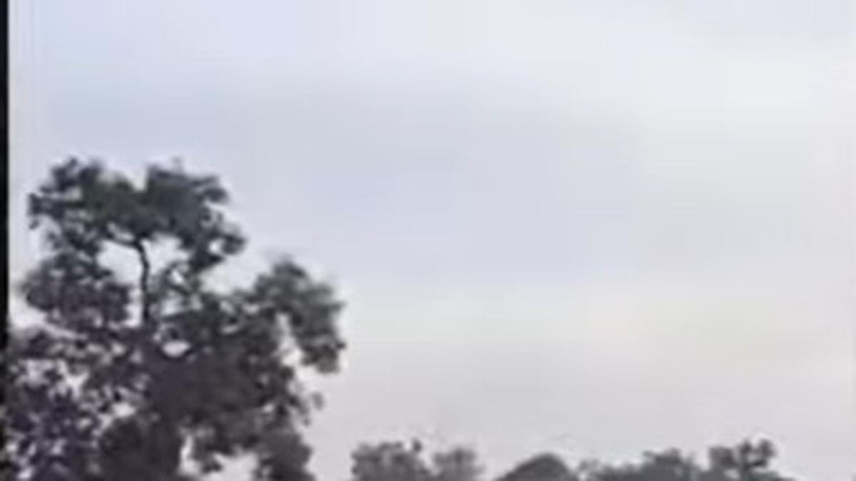 Penjelasan BMKG soal Gumpalan Hitam Beterbangan di Langit Subang: Bukan Fenomena Atmosfer