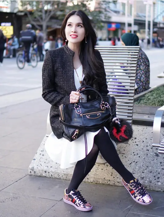 Pasangan Sandra Dewi dan Harvey Moeis tengah menanti kehadiran anak pertamanya. Kini, pesinetron itu tengah hamil memasuki usia tujuh bulan. Beberapa menu disuguhkan setiap pagi demi janin dalam kandungannya. (Instagram/sandradewi88)