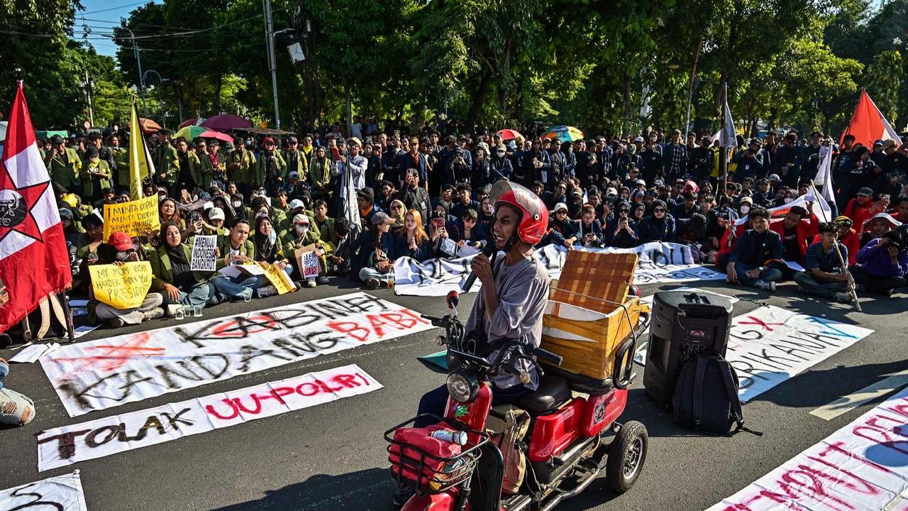 FOTO: Mahasiswa di Sejumlah Kota Gelar Aksi Tuntut Perbaikan Kebijakan Ekonomi