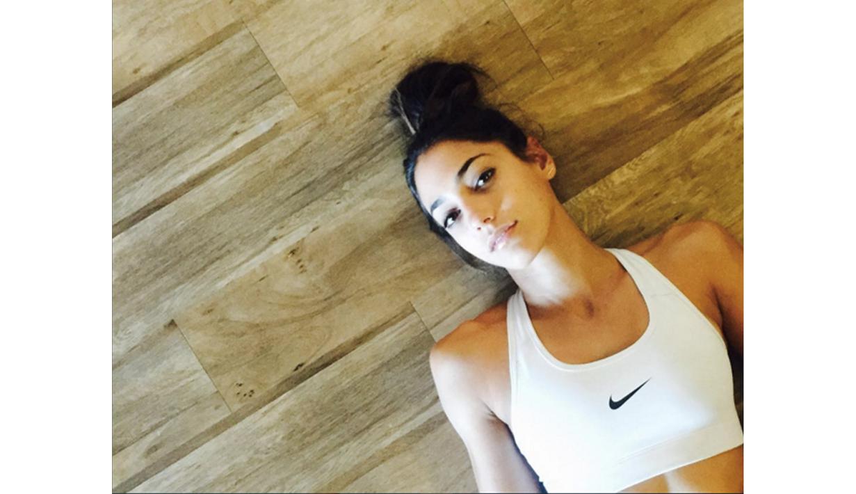 Allison Stokke kini bukan hanya sebagai atlet lompat galah tetapi juga model untuk produsen aparel olahraga terkenal. (Bola.com/Instagram/Allisonstokee)