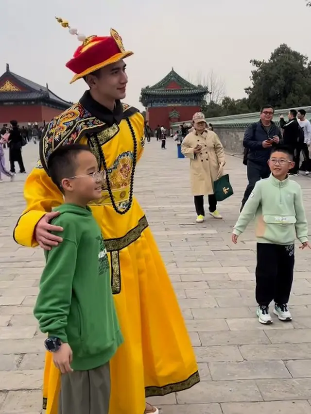 Verrell Bramasta seperti Kaisar China (Instagram/bramastavrl)