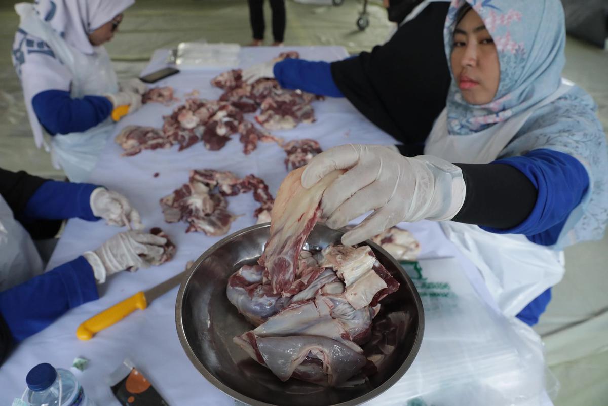 FOTO: Penyembelihan Hewan Kurban  di Masjid Sunda Kelapa