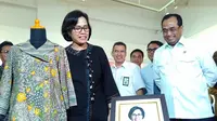 Menkeu Sri Mulyani dan Menhub Budi Karya saat menghadiri acara lelang barang pejabat di Galeri Nasional Indonesia, Rabu(28/2/2018). (Liputan6.com/Fiki A)