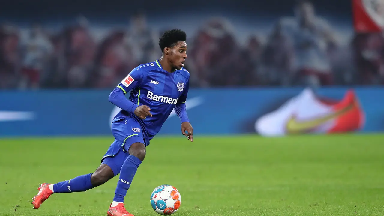 Bek kanan Leverkusen Jeremie Frimpong masuk radar MU