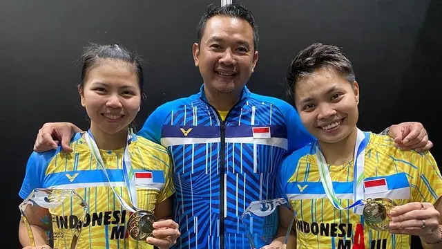 6 Potret Greysia Polii dan Apriyani Rahayu Bareng Pelatih, Penuh Kehangatan