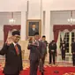 Presiden Joko Widodo atau Jokowi melantik Yuliot sebagai Wakil Menteri Investasi/Badan Koordinasi Penanaman Modal (BKPM). di Istana Negara Jakarta, Kamis, (18/7/2024). (Liputan6.com/Lizsa Egeham)