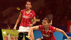 Aksi Greysia Polii/Nitya Krishinda di babak perempat fnal Indonesia Open 2015. (Peksi Cahyo/Bola.com)