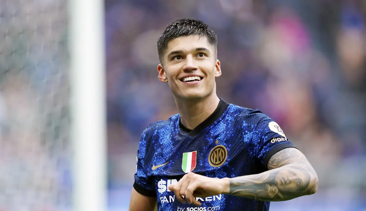 Joaquin Correa - Skuad asuhan Simone Inzaghi berhasil menumbangkan Udinese dalam duel lanjutan Serie A. pada laga tersebut Joaquin Correa sukses mengoyak gawang Udinese dua kali dan membawa Inter Milan menang dengan skor 2-0. (Spada/LaPresse via AP)