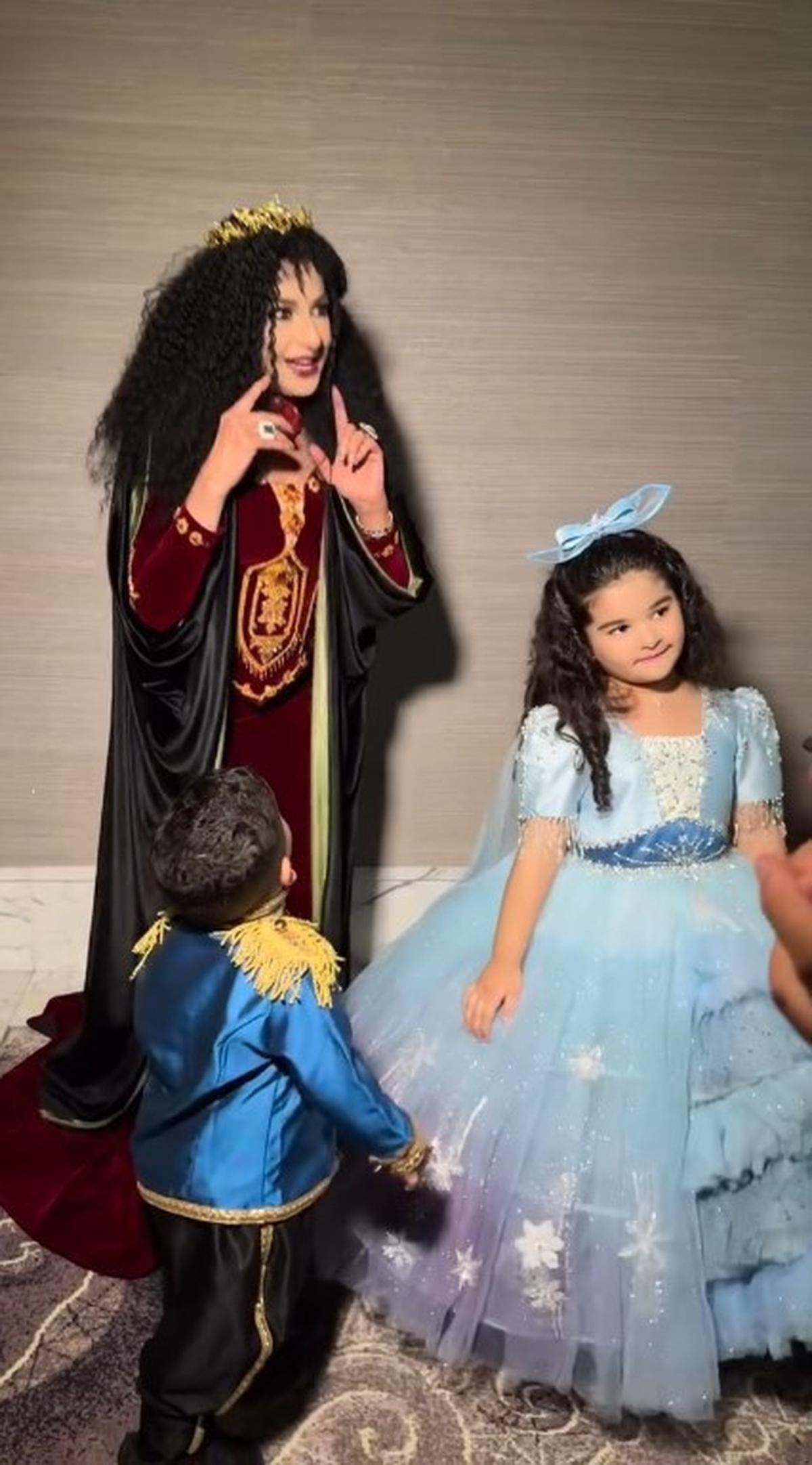 7 Potret Ala Alatas Ibunda Tasya Farasya di Ultah Cucu, Totalitas Cosplay Jadi Madam Gothel