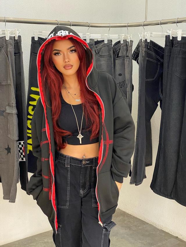 6 Potret Terbaru Queennara Anak Liza Natalia yang Makin Swag, Mirip Kylie Jenner