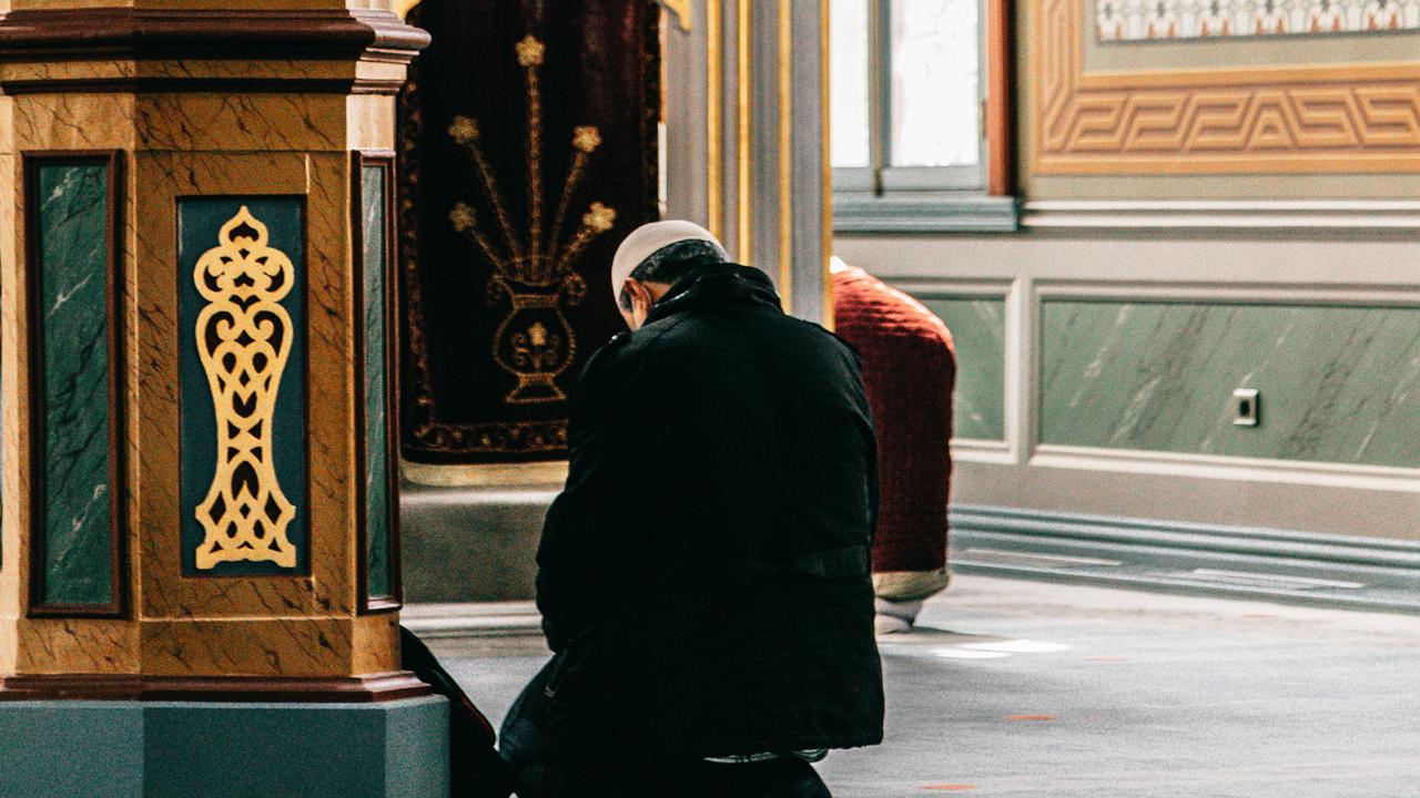 8 Tips Salat Tepat Waktu, Hindari Kebiasaan Menunda Ibadah