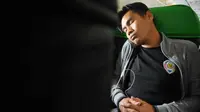 Kelelahan, Pemain Arema Cronus Terlelap di Pesawat 