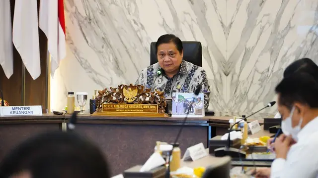 Menko Perekonomian Airlangga Hartarto dalam Rapat Koordinasi Terbatas (Rakortas) Pembahasan Penanganan Penyakit Mulut dan Kuku pada Hewan Ternak yang diadakan hari Rabu (29/6/2022). (Dok Kemenko Perekonomian)