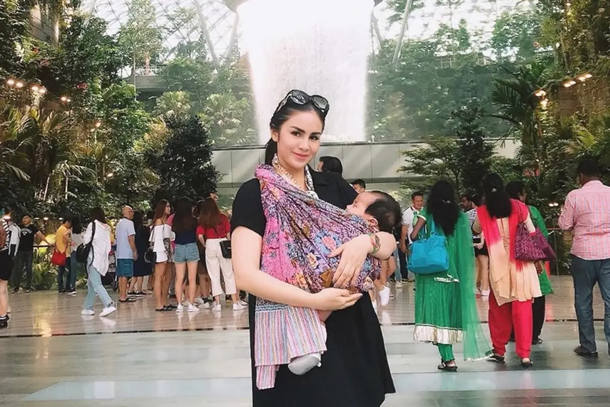 Potret Kebersamaan Momo Geisha Dengan Anak Pertamanya