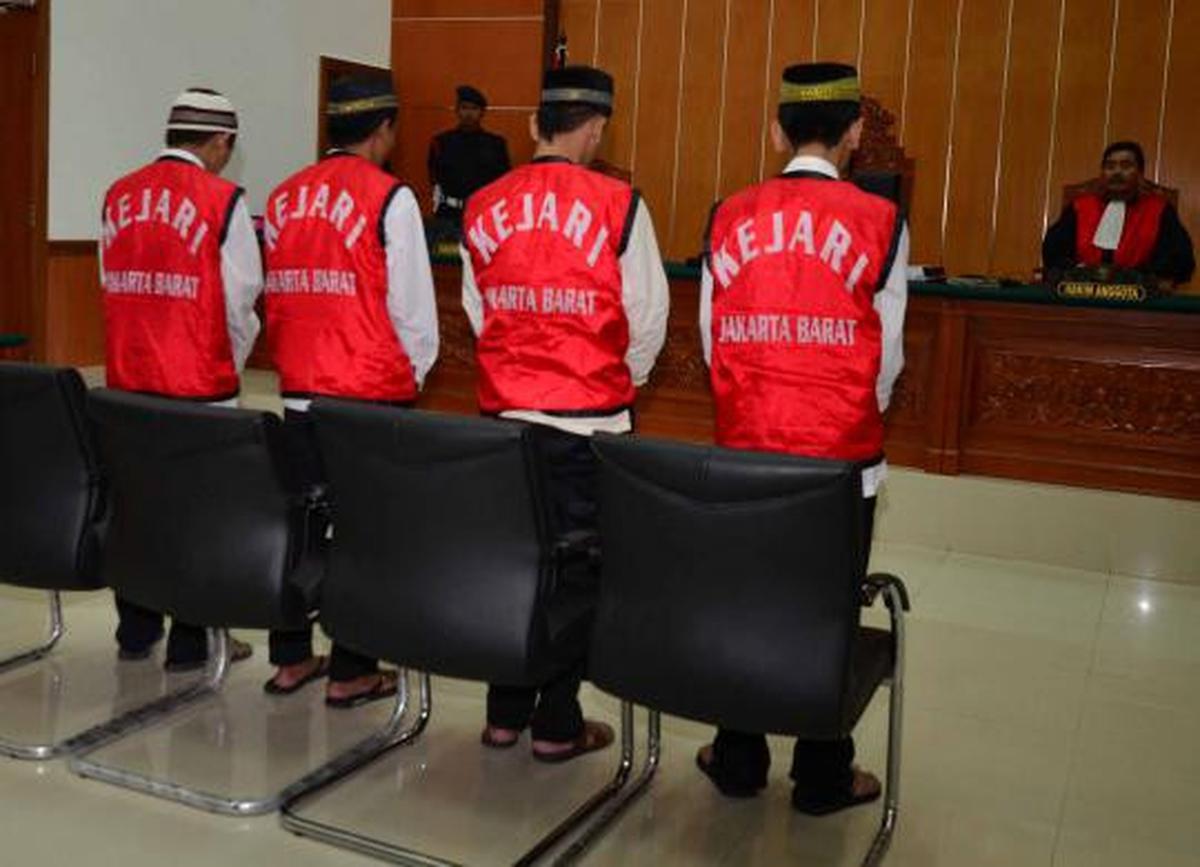 Vonis seumur hidup di sidang Livia