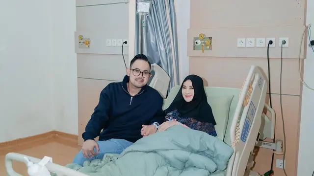 Shandy Purnamasari dan Gilang Widya umumkan kelahiran anak ketiga (credit: instagram/juragan_99)