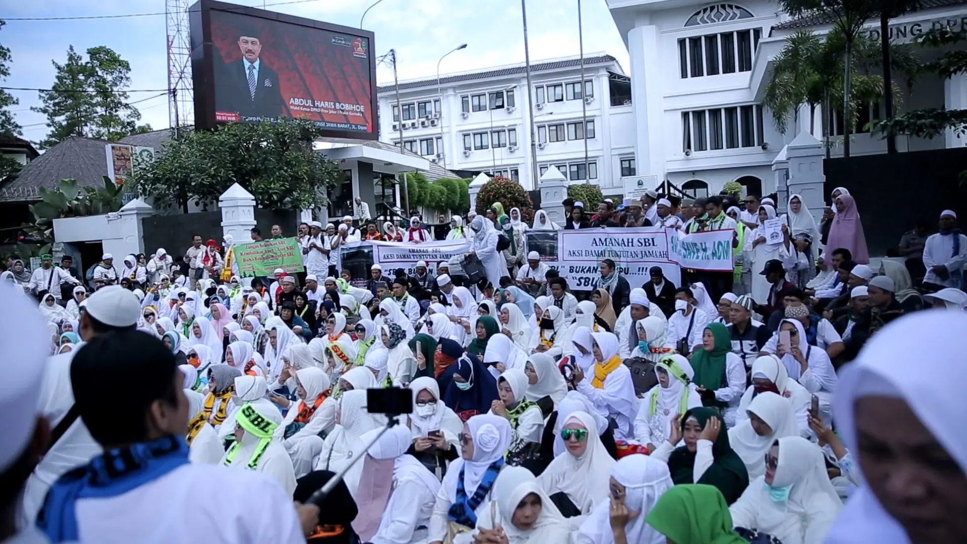 Aksi Damai Ratusan Jemaah PT SBL