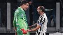 Wojciech Szczesny. Kiper Polandia berusia 31 tahun yang telah 5 musim bersama Juventus ini dibanderol 15 juta euro atau setara Rp241 miliar. Menjadi andalan Juventus usai ditinggal Gianluigi Buffon, ia telah tampil 167 laga di semua ajang dengan mencetak 67 kali clean sheet. (AFP/Marco Bertorello)