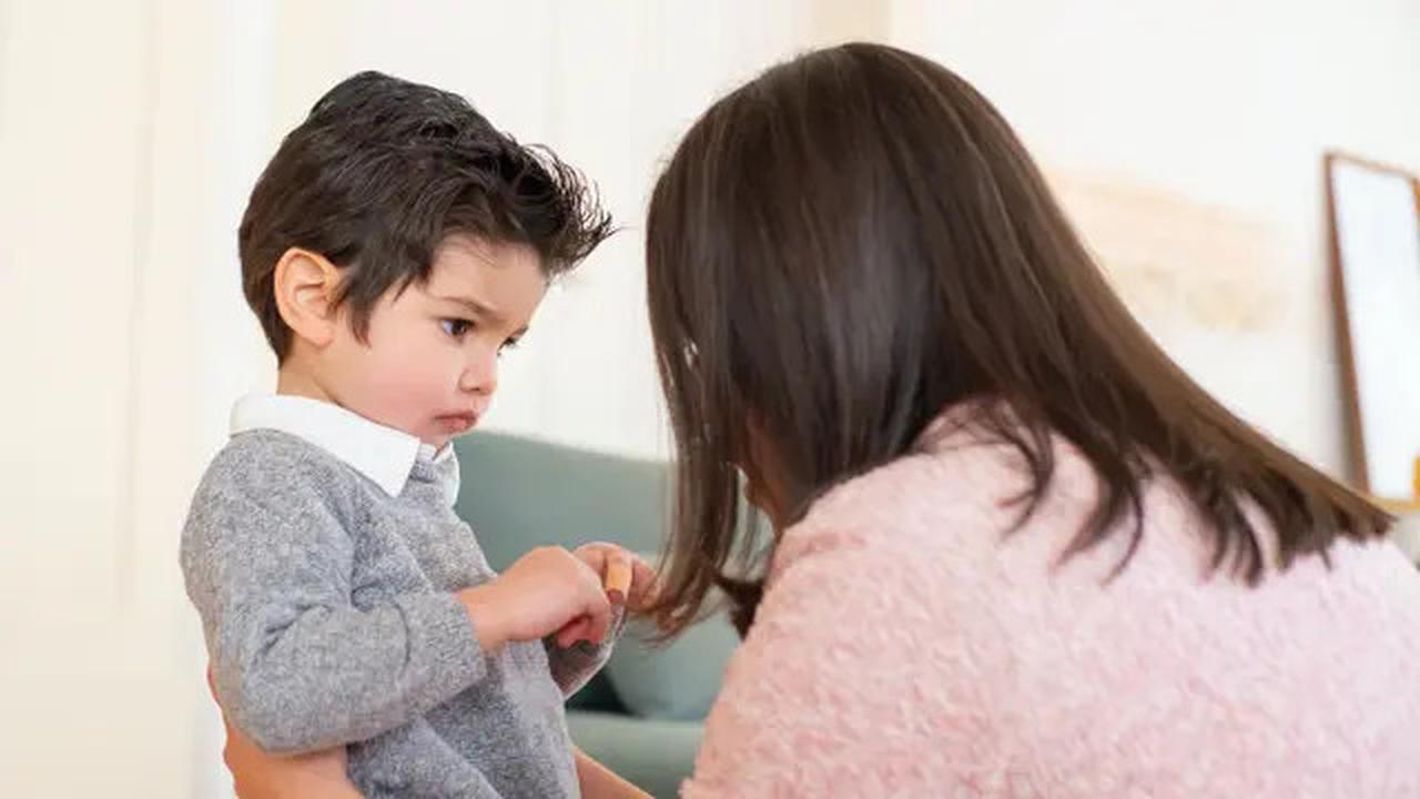 Cara Menyikapi Balita yang Suka Memukul, Tips Parenting Cerdas Orang Tua