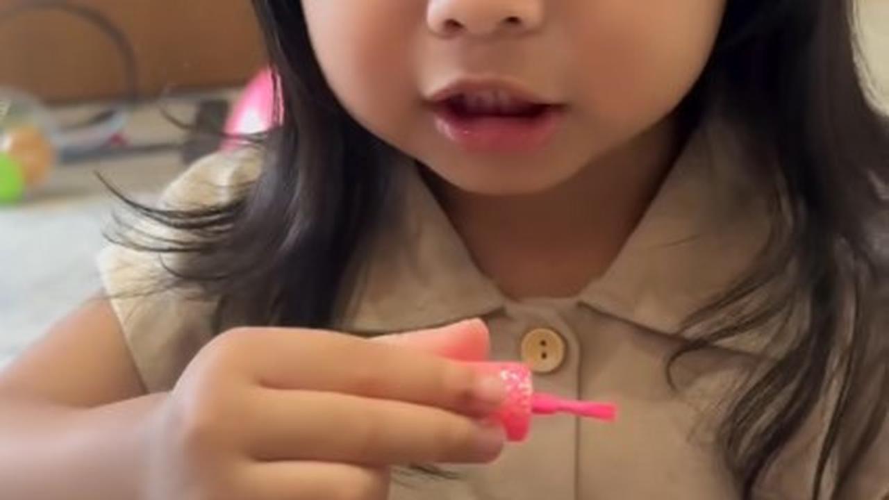 Momen Ameena Kutekin Kuku Atta Halilintar, Cute Pakai Warna Pink
