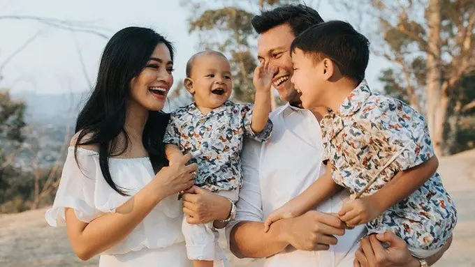 Titi Kamal dan Christian Sugiono