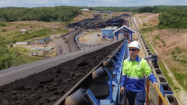 Fasilitas Conveyor pada Train Loading System (TLS) milik PT RMK Energy Tbk di Muara Enim, Sumatera Selatan. (DOk RMKE)