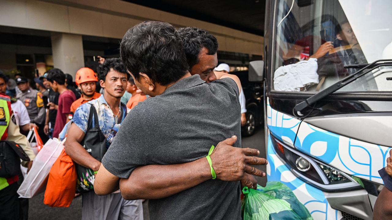 Korban Kebakaran KM Mutiara Sentosa II Tiba di Surabaya