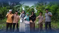 Dari Kebun Meutuah, Teungku Inong Menabur Dakwah Ekologi