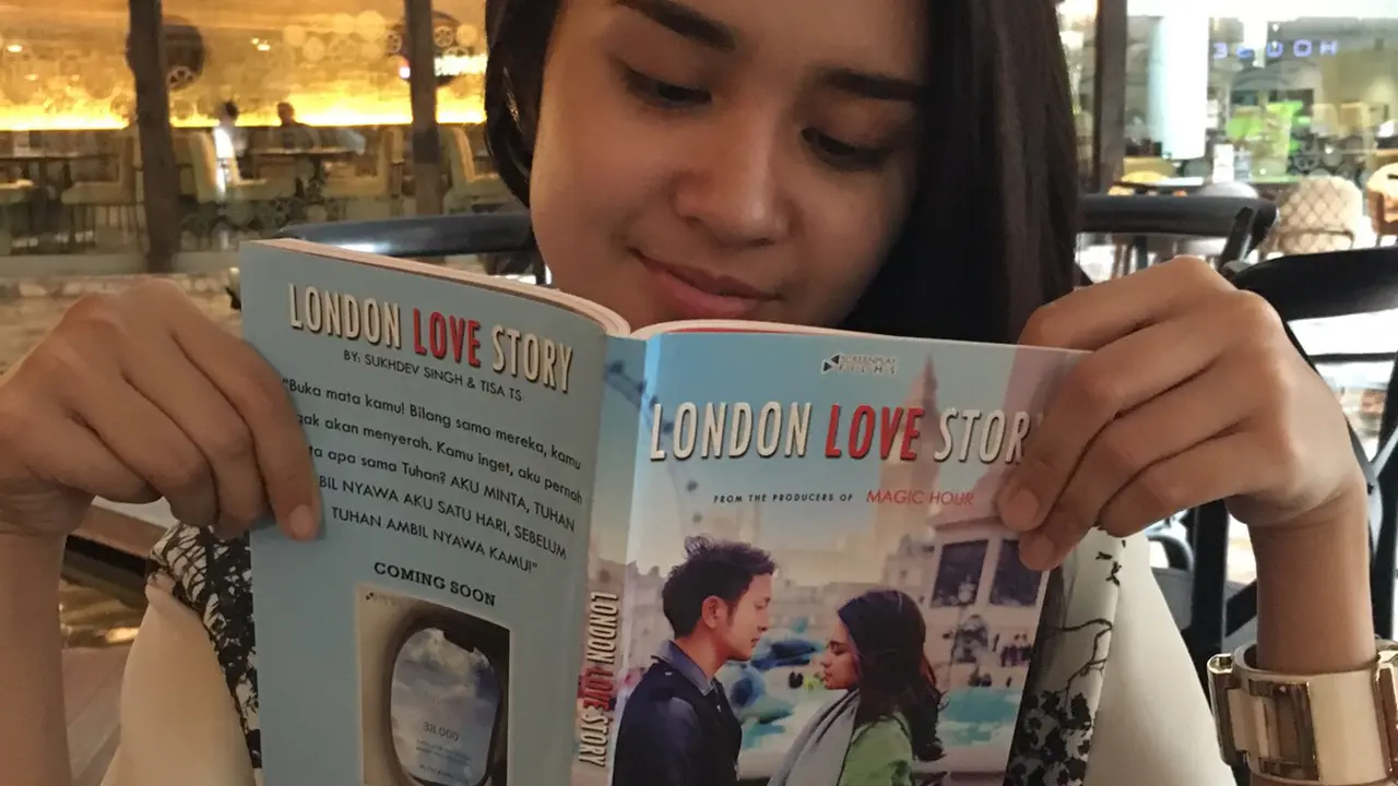 Dimas Anggara dan Michelle Ziudith Pamer Novel London Love Story