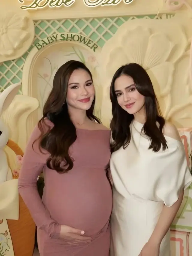 Jelang Melahirkan, Gaya Bumil Alyssa Daguise Rayakan Ultah ke-28 Dibalut Nude Dress dan Anting Chanel di Antara Kado Hermès