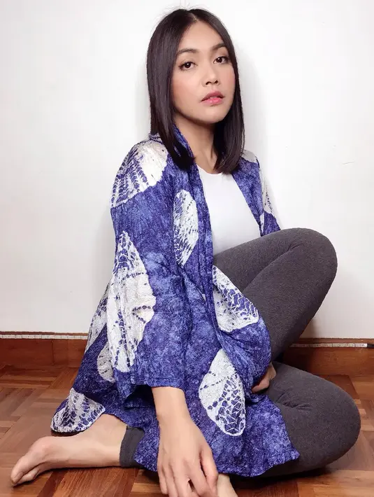 Jika banyak orang menganggap bahwa Zumba identik dengan tarian memang tidak salah menurut Denada. Namun yang perlu diperhatikan adalah aspek-aspek dalam Zumba yang memiliki efek segar bagi tubuh usai Zumba. (Instagram/denadaindonesia)