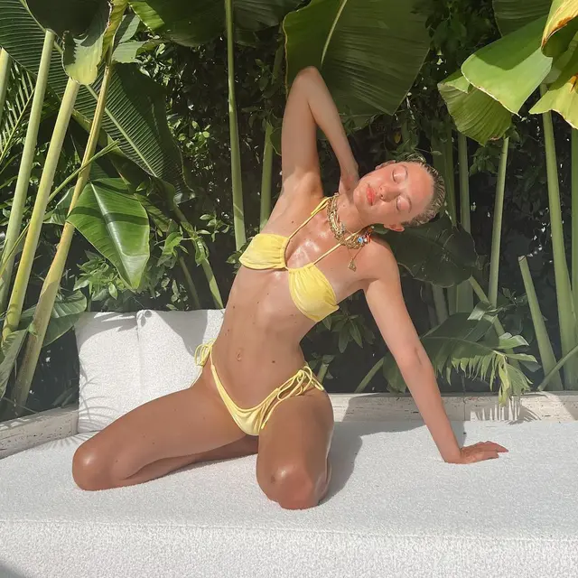 Gigi Hadid sempat ditangkap di tengah perjalanan liburannya karena kedapatan membawa ganja. (Foto: Instagram/gigihadid)