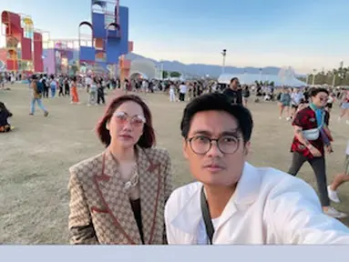 Bunga Citra Lestari alias BCL menikmati momen Coachella 2022 dengan setelan vintage dari Gucci (Foto: Instagram: @bclsinclair)