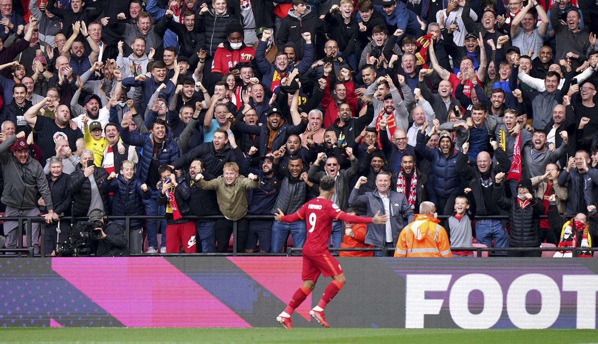 Liverpool justru kembali menjauh dengan unggul 3-0 pada menit ke-52. Roberto Firmino mencetak gol keduanya lewat aksi individunya. (PA via AP/Tess Derry)
