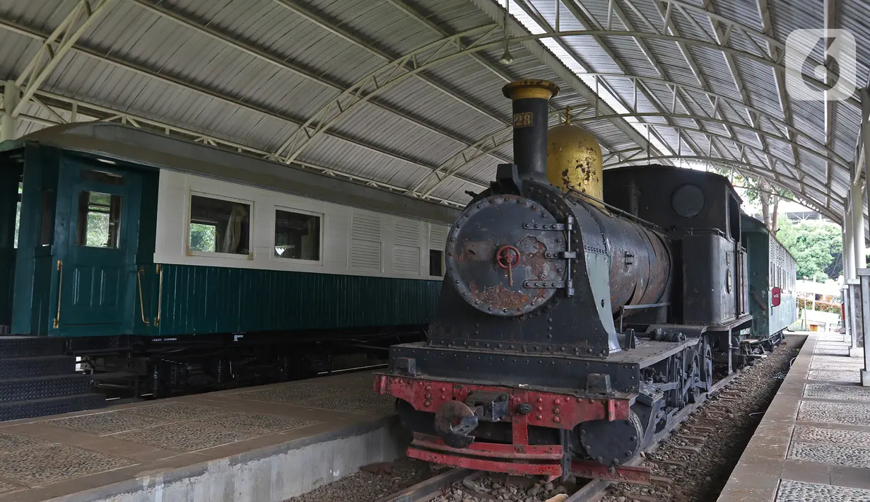 Suasana sepi Museum Transportasi di Taman Mini Indonesia Indah (TMII), Jakarta, Rabu (14/10/2020). TMII membuka kembali tempat wisatanya saat Pemerintah Provinsi DKI sudah memberlakukan pembatasan sosial berskala besar (PSBB) transisi. (Liputan6.com/Herman Zakharia)
